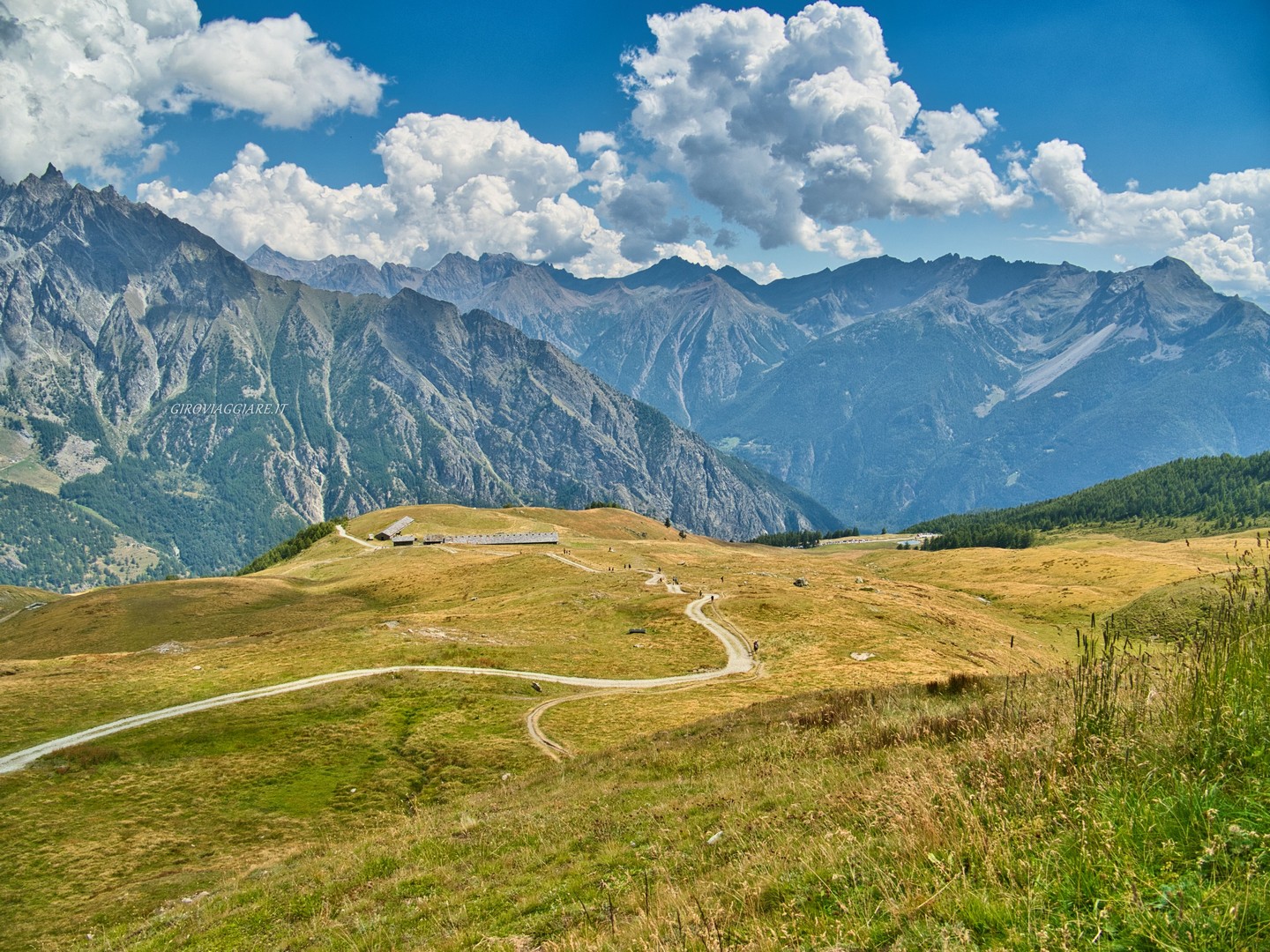 Tza de Champillon vista dal rifugio.