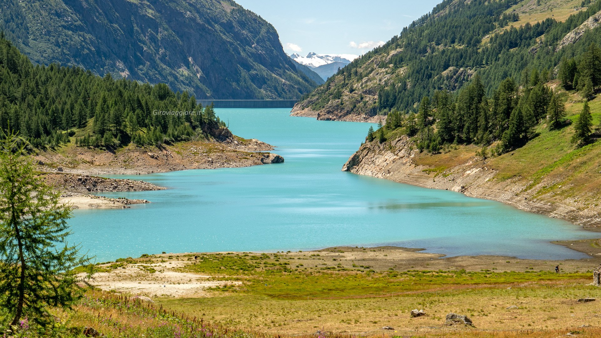 Il bellissimo lago di places de Moulin