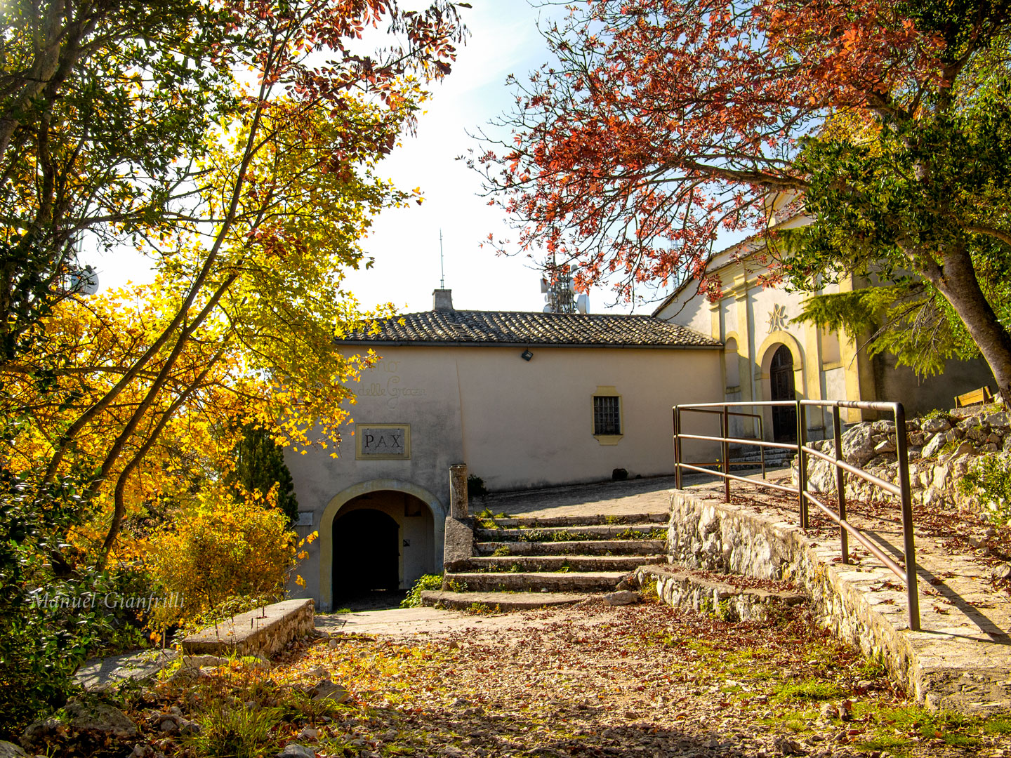 L'eremo di Santa Chiara L'eremo di Santa Chiara